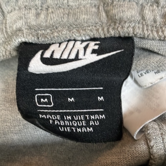 Nike Boys Shorts Sz Medium - Picture 3 of 3